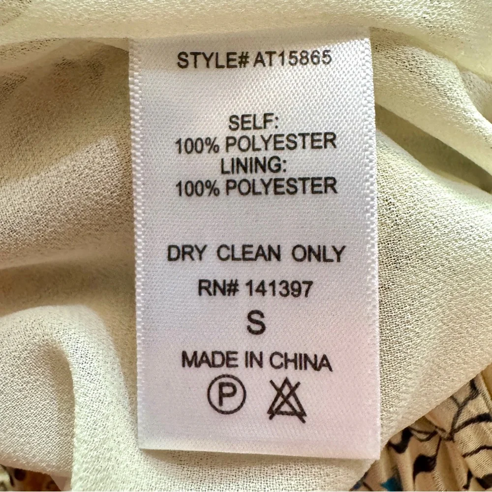 ASTR the Label V-Neck Pleated Long Sleeve Top Floral Yellow Cottage Country S‎